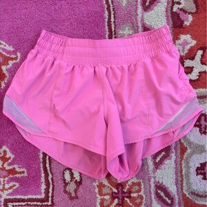 lululemon hotty hot 2.5 shorts